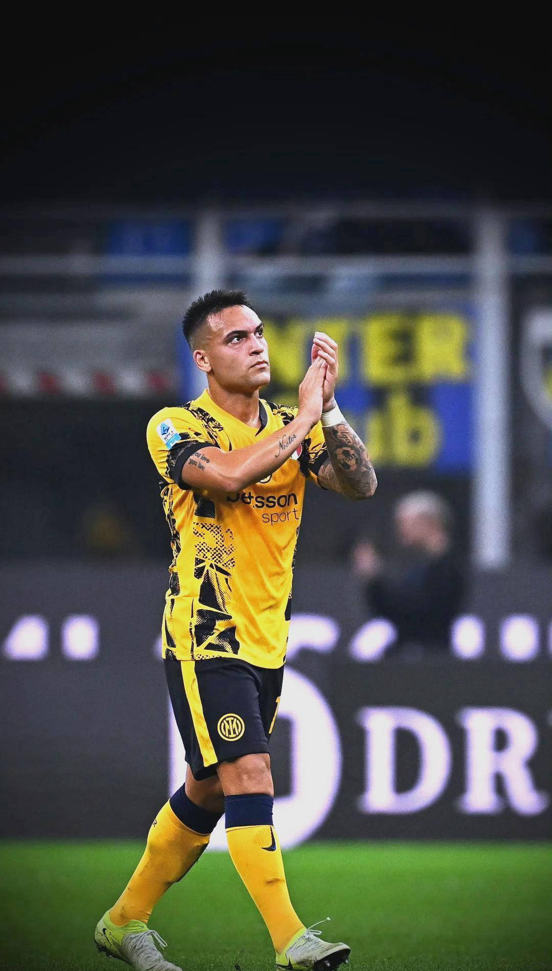 再見(jiàn) 國(guó)際米蘭！ “大核”正式宣布其離開(kāi)！意大利國(guó)際中場(chǎng)+才華橫溢的射手